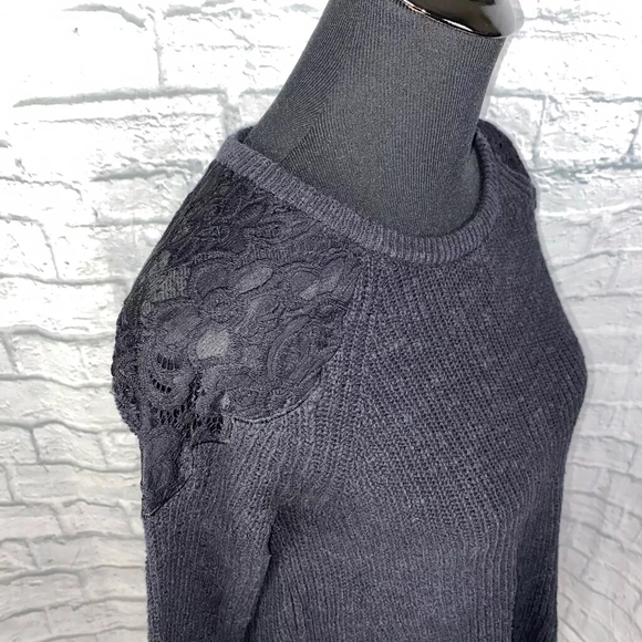 Hollister. Crop Knit Sweater w/ Lace Shoulders. Black. Small - Picture 2 of 10
